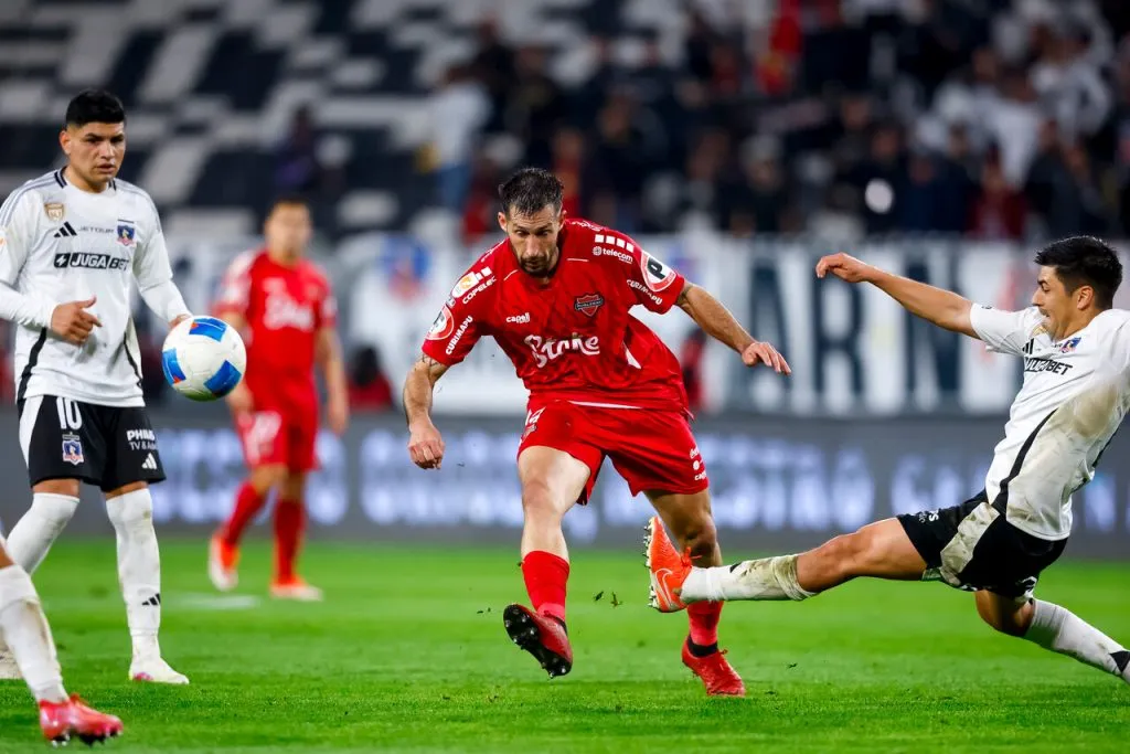 Colo Colo enfrenta a Ñublense en el sur. | Foto: Photosport
