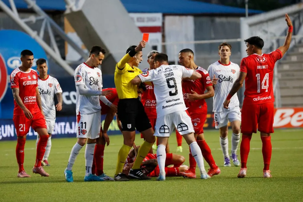 Sosa fue expulsado en la pasada fecha | Foto: Photosport
