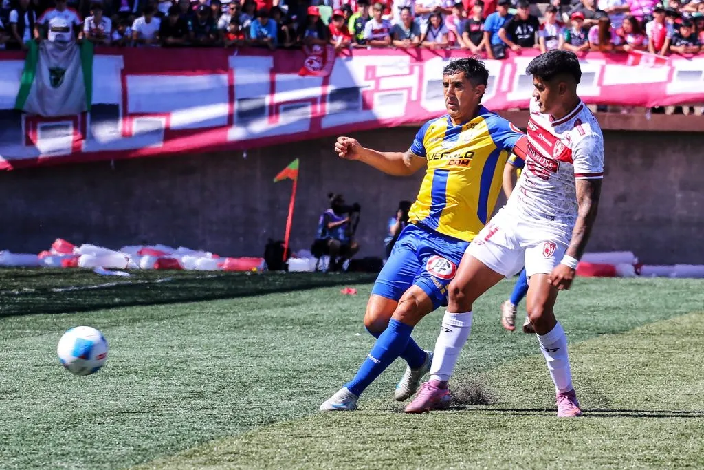 Osvaldo González llegó por la mañana a Copiapó y fue titular en la U. de Concepción. (Foto: Juan Carlos Moreau/Photosport)