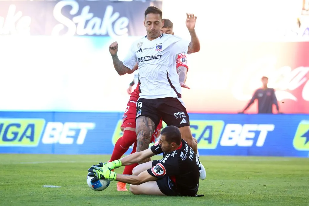 Javier Correa tuvo varias ocasiones que no pudo concretar ante Ñublense. (Foto: Eduardo Fortes/Photosport)