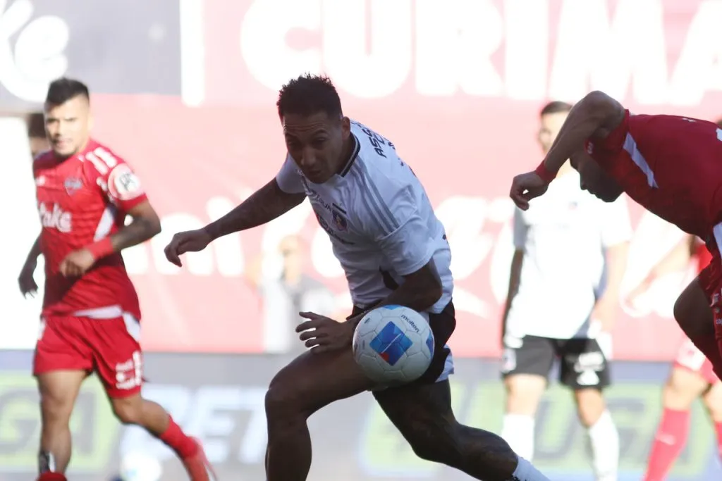 Correa desperdició varias chances de gol ante Ñublense. | Foto: Photosport