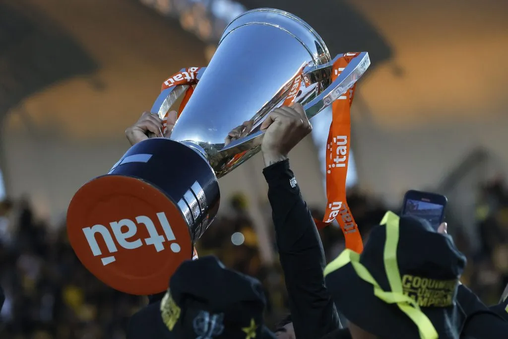 Coquimbo Unido cosigue su primer ‘Huemul de Plata’ en sus 67 años de historia. (Foto: Andrés Piña/Photosport)
