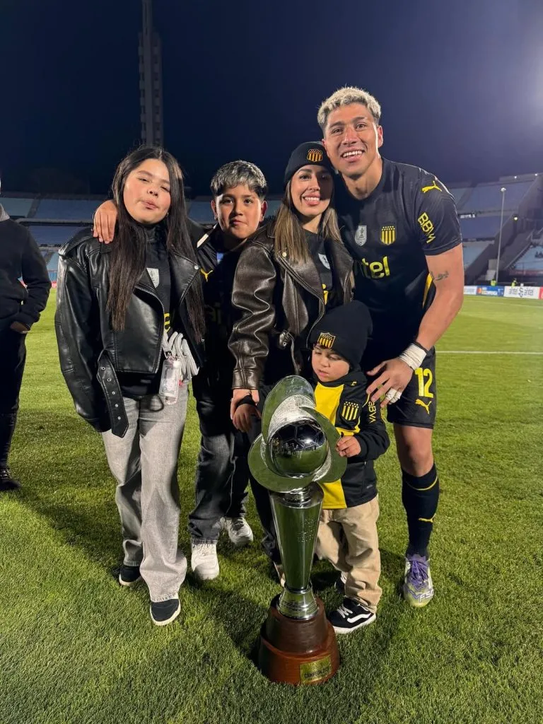 Brayan Cortés junto a su familia en Uruguay | FOTO: Instagram
