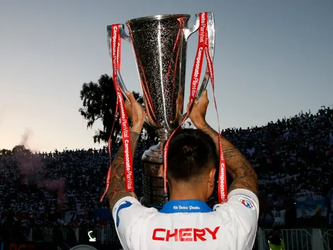 Universidad Católica lo despidió y se retira del fútbol