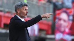Ortiz cortó a un miembro de su cuerpo técnico. (Foto: Eduardo Fortes/Photosport)