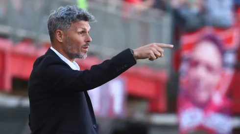 Ortiz cortó a un miembro de su cuerpo técnico. (Foto: Eduardo Fortes/Photosport)