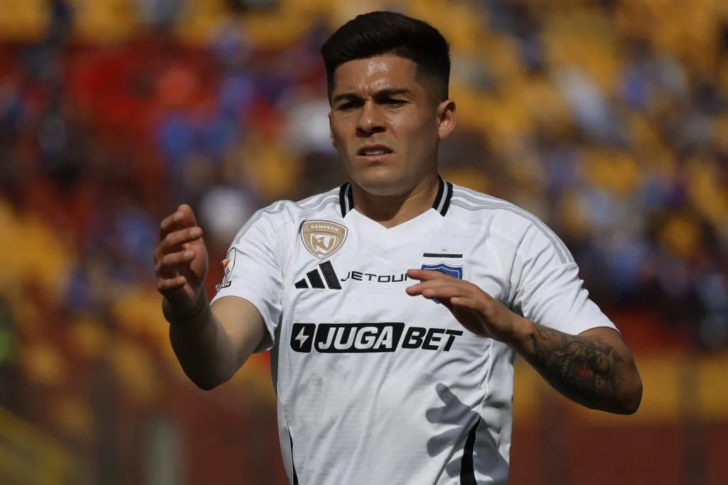 Víctor Feliope Méndez está suspendido para el partido de Colo Colo con Unión Española. (Foto: Andrés Piña/Photosport)