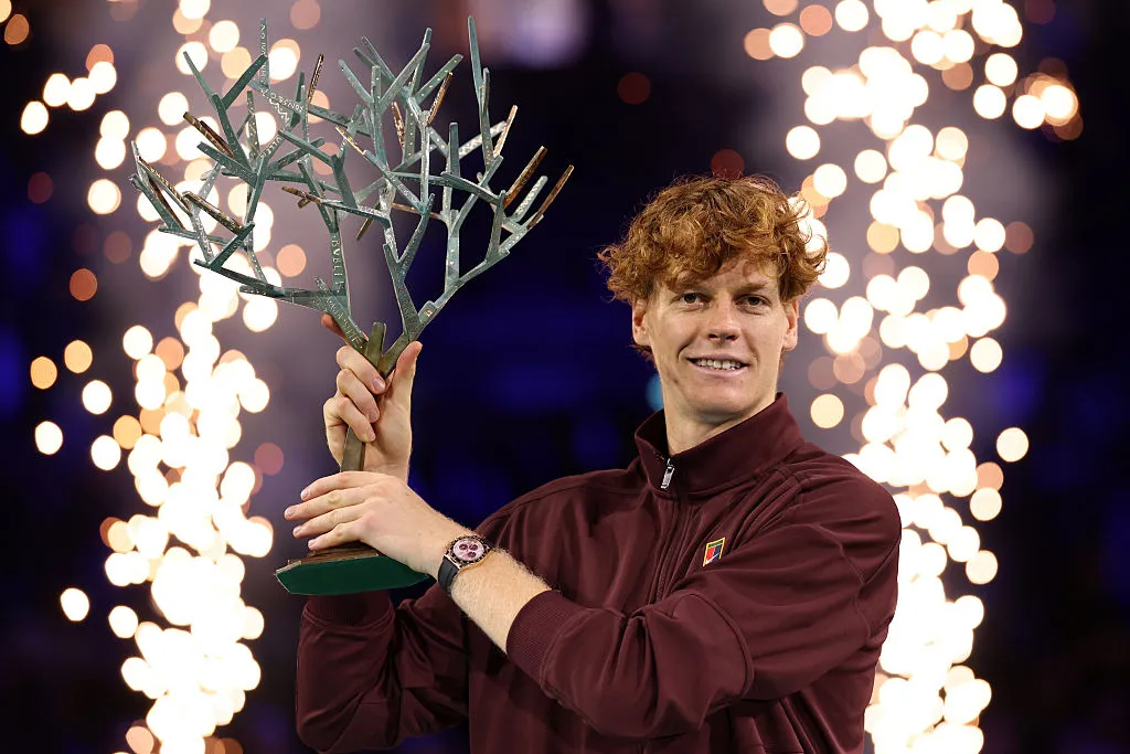 Jannik Sinner volvió al número 1 del mundo tras ganar el Masters de París (Getty Images).