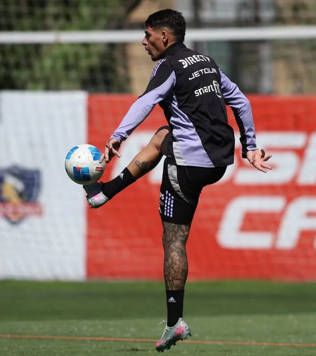 Alan Saldivia volvió a entrenar con normalidad en Colo Colo. (Foto: @colocolooficial)