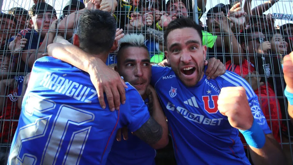 La U vuelve al triunfo luego de tres derrotas consecutivas. Leandro Fernández y el Tucu Contreras fueron los autores de los goles.