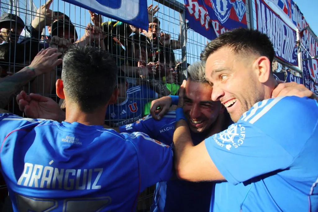 Aránguiz y su emotivo momento en la U | Foto: Photosport