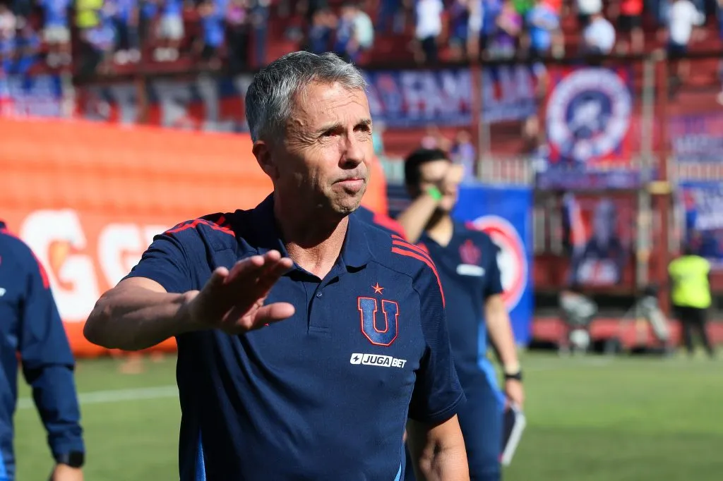 Walter Montillo aprueba el trabajo de Gustavo Álvarez en la U. (Foto: Felipe Zanca/Photosport)