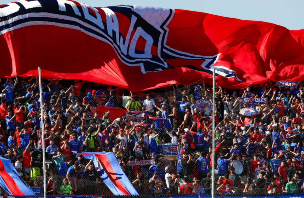 Universidad de Chile domina con amplitud el ranking de asistencia del fútbol chileno 2025 | FOTO: Photosport