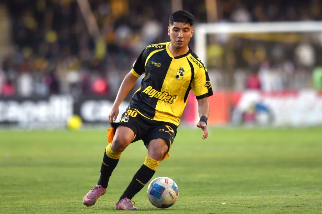 Carlos Ramos pidió a Benjamín Chandía en Universidad de Chile. (Imagen: Photosport)