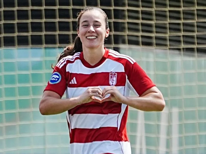 Es chilena, es la tercera goleadora de la Liga en España y no se olvida de la U: "Soy..."