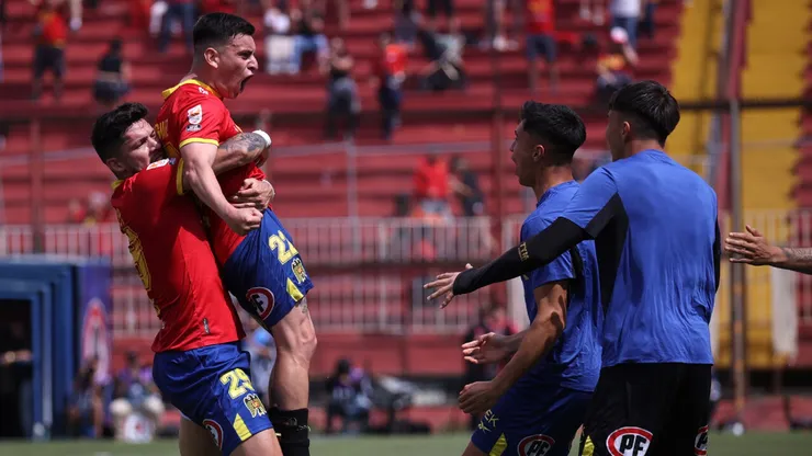 Pablo Aránguiz anota un golazo y lo empata para Unión Española ante Colo Colo (Foto: Photosport)