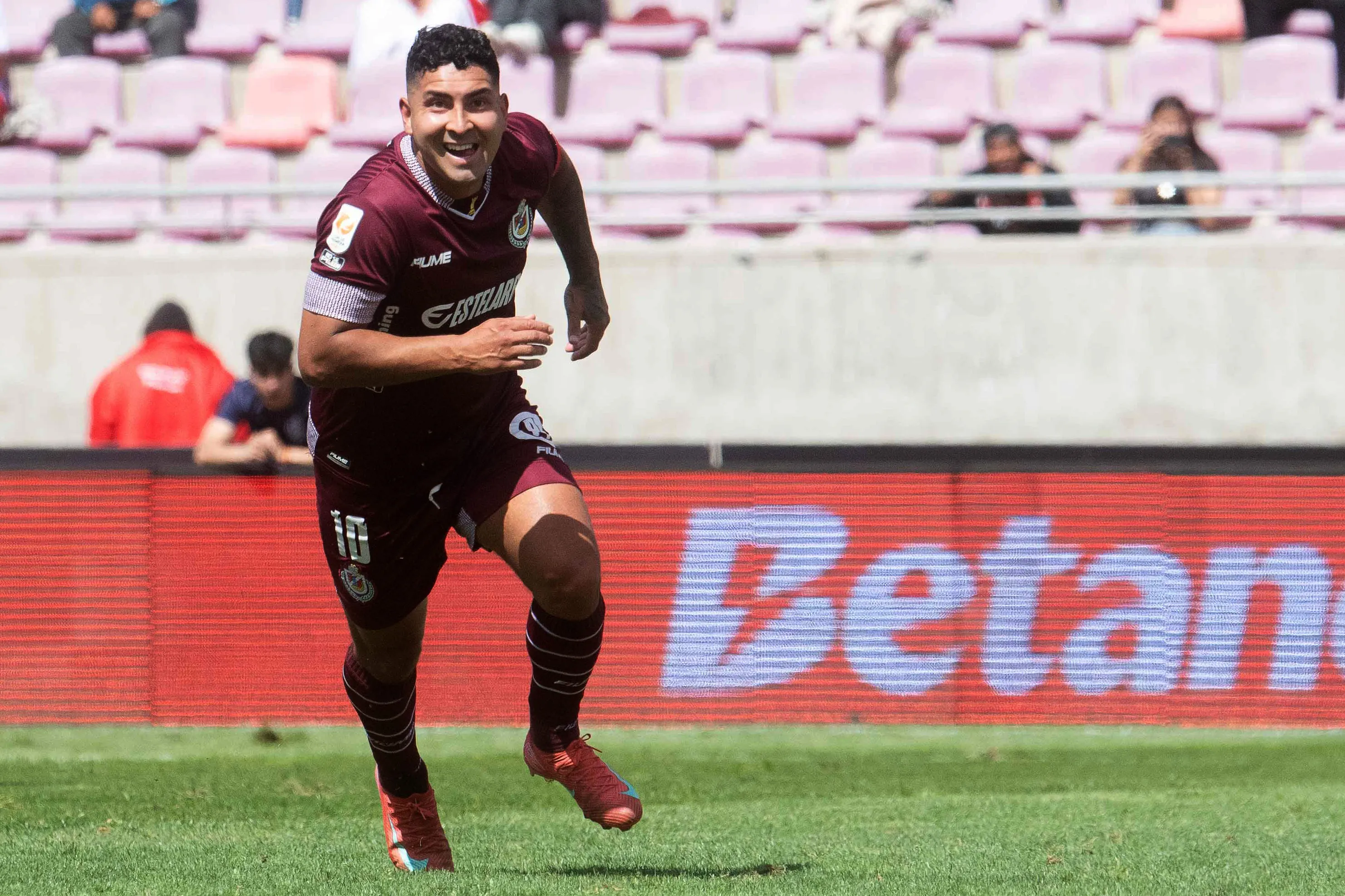 Jeisson Vargas puede volver a Universidad Católica. Su último paso por el club fue en 2019. (Imagen: Photosport)