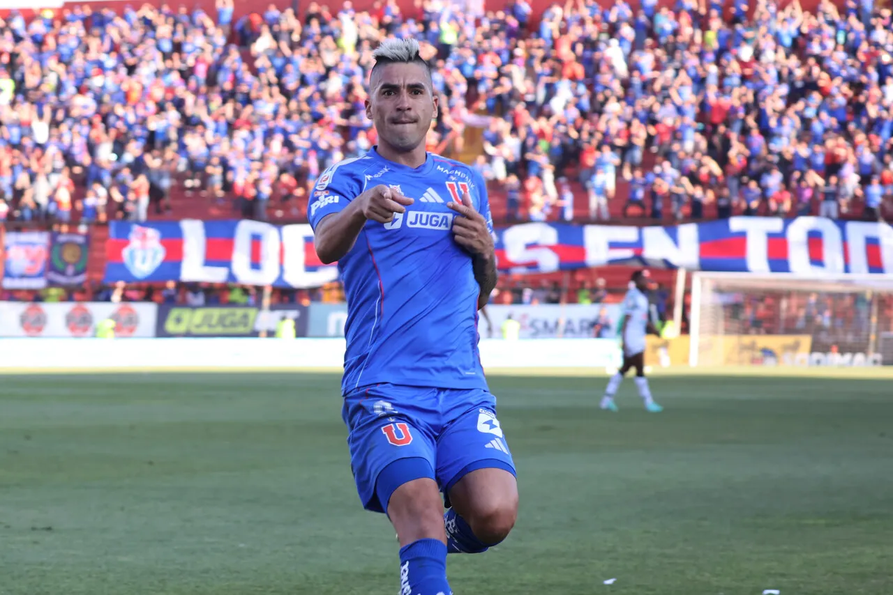 Los hinchas de la U alucinan con Fernández | Foto: Photosport