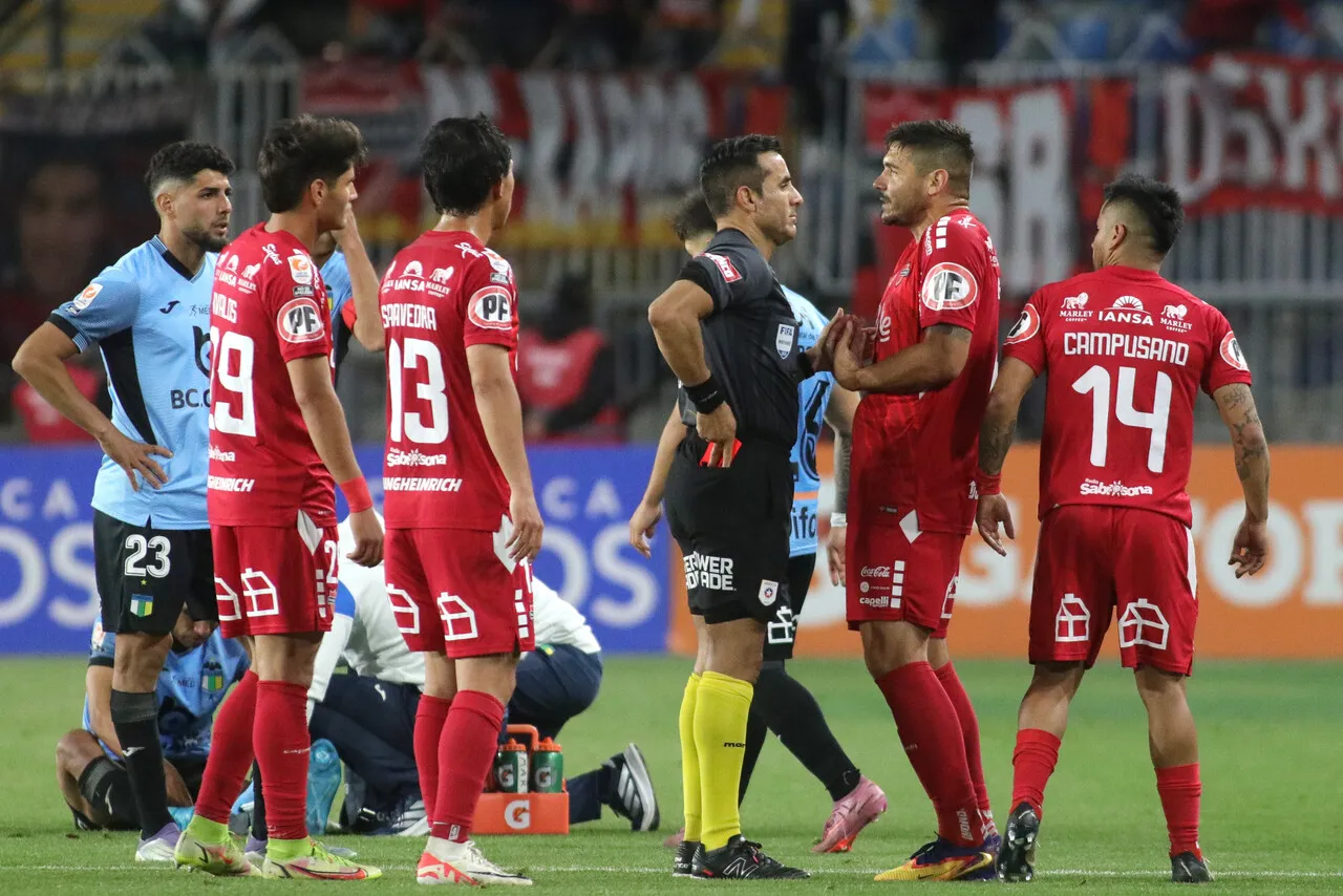 Todo comenzó tras la expulsión de Gabriel Graciani en Ñublense (Photosport).