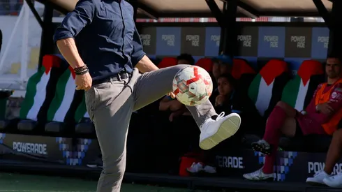 Un DT chileno está cerca de concretar dos descensos en un mismo año. Lo más peculiar de la situación, es que ambos clubes representaron al país en el plano internacional este 2025 (Foto: Dragomir Yankovic/Photosport)
