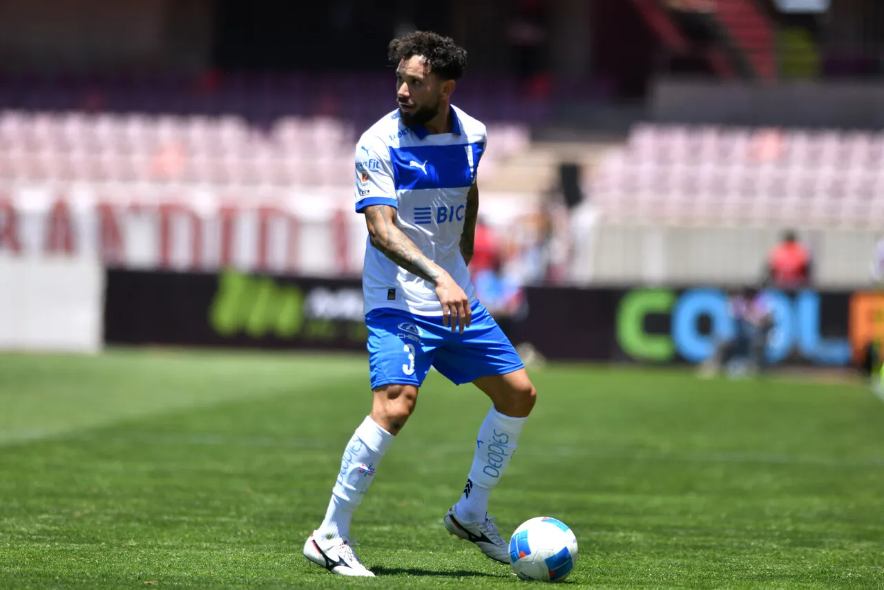 Mena se acerca a la renovación en la UC | Foto: Photosport