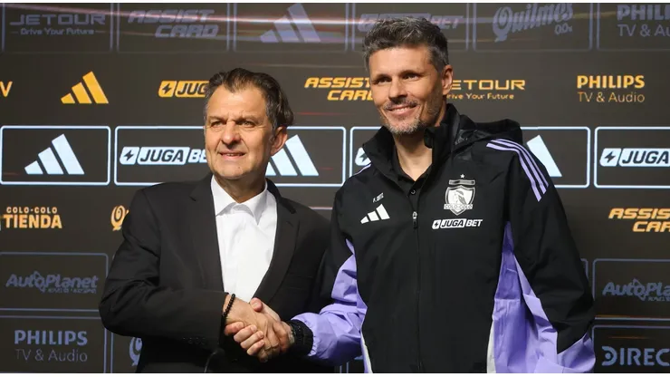 Aníbal Mosa junto a Fernando Ortiz en su presentación en Colo Colo.