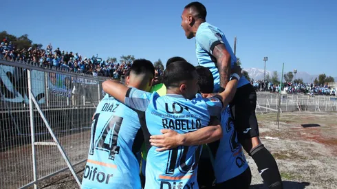 En Perú ponen sus ojos en una figura del fútbol chileno.