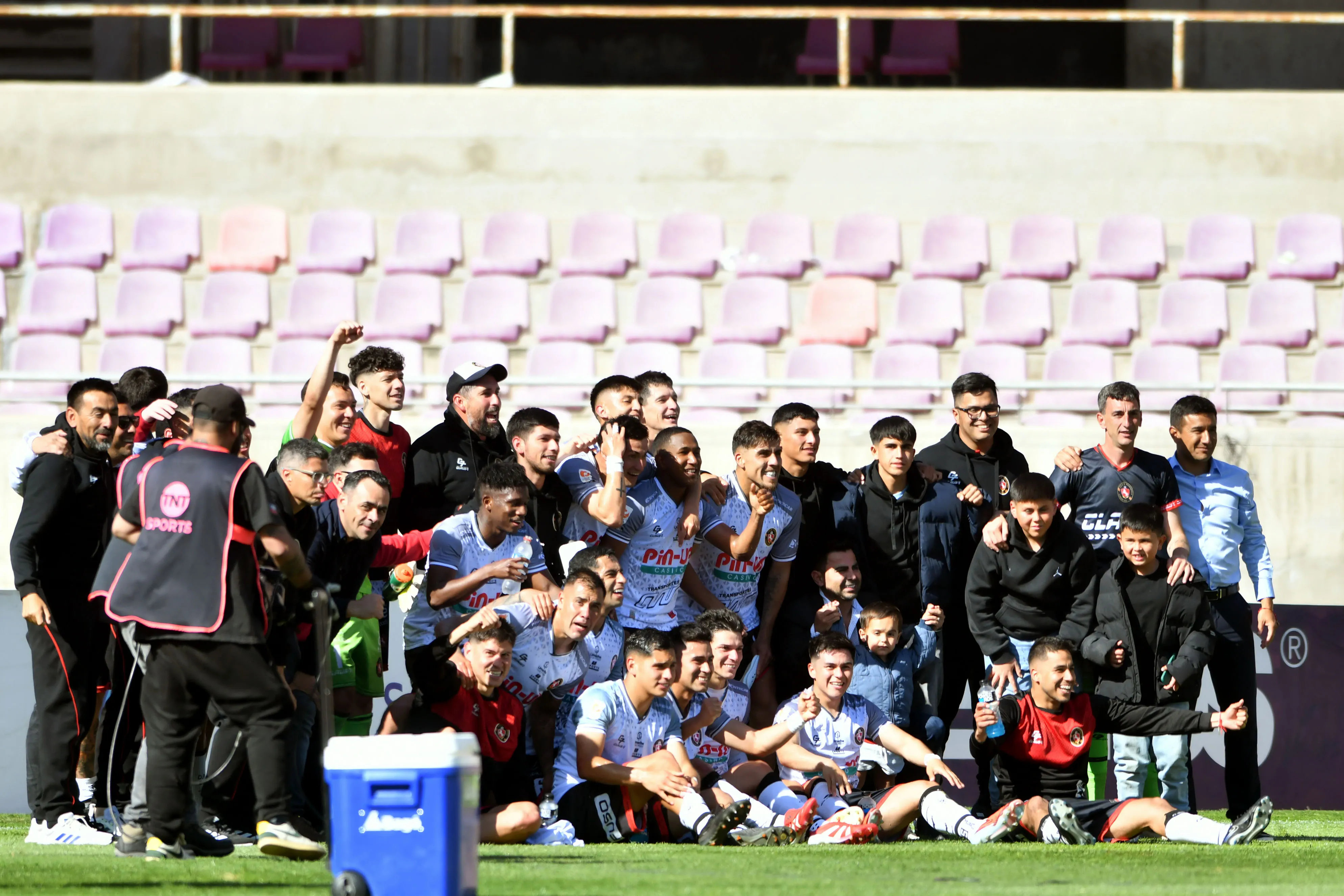 Los jugadores de Limache celebrando su paso a la gran final | FOTO: Alejandro Pizarro Ubilla/Photosport