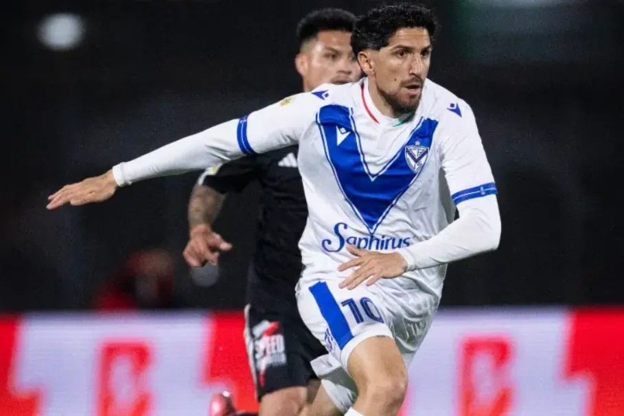 Desde su arribo a Argentina, Diego Valdés ha disputado 8 partidos y tan solo ha convertido un gol | FOTO: @velez