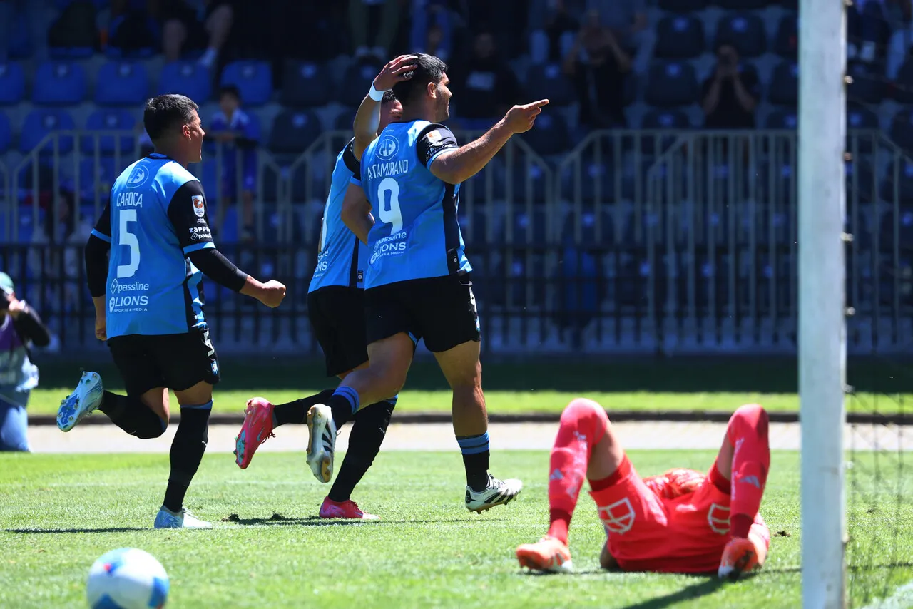 Los hechos ocurrieron en el triunfo de Huachipato sobre la U en el CAP de Talcahuano (Photosport).