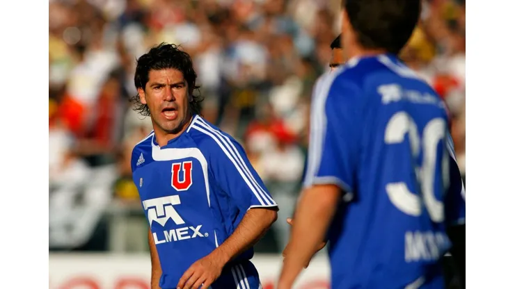 Marcelo Salas y Walter Montillo en pleno partido de la U.