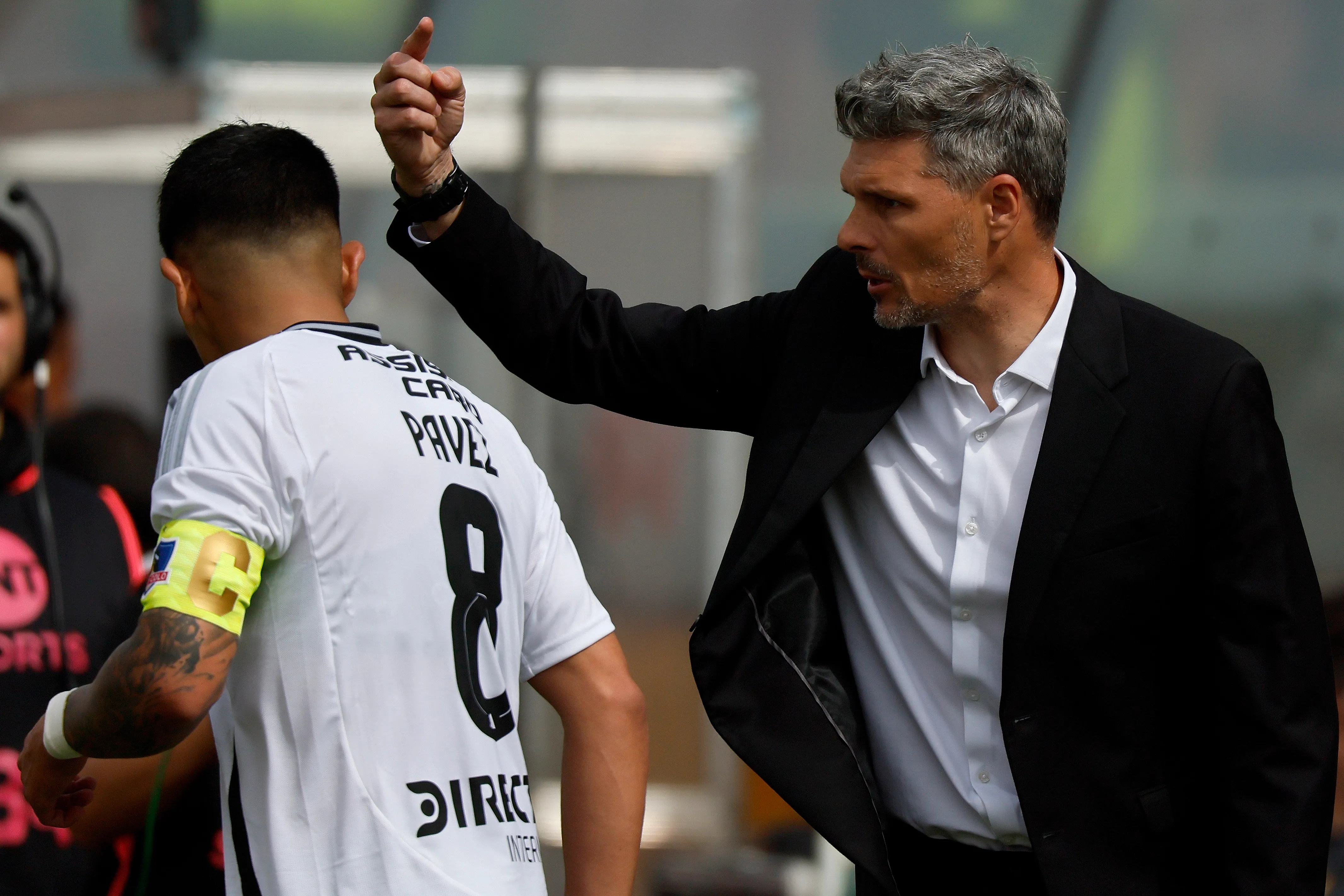 Fernando Ortiz junto a Esteban Pavez en un partido de Colo Colo | FOTO: Andres Pina/Photosport