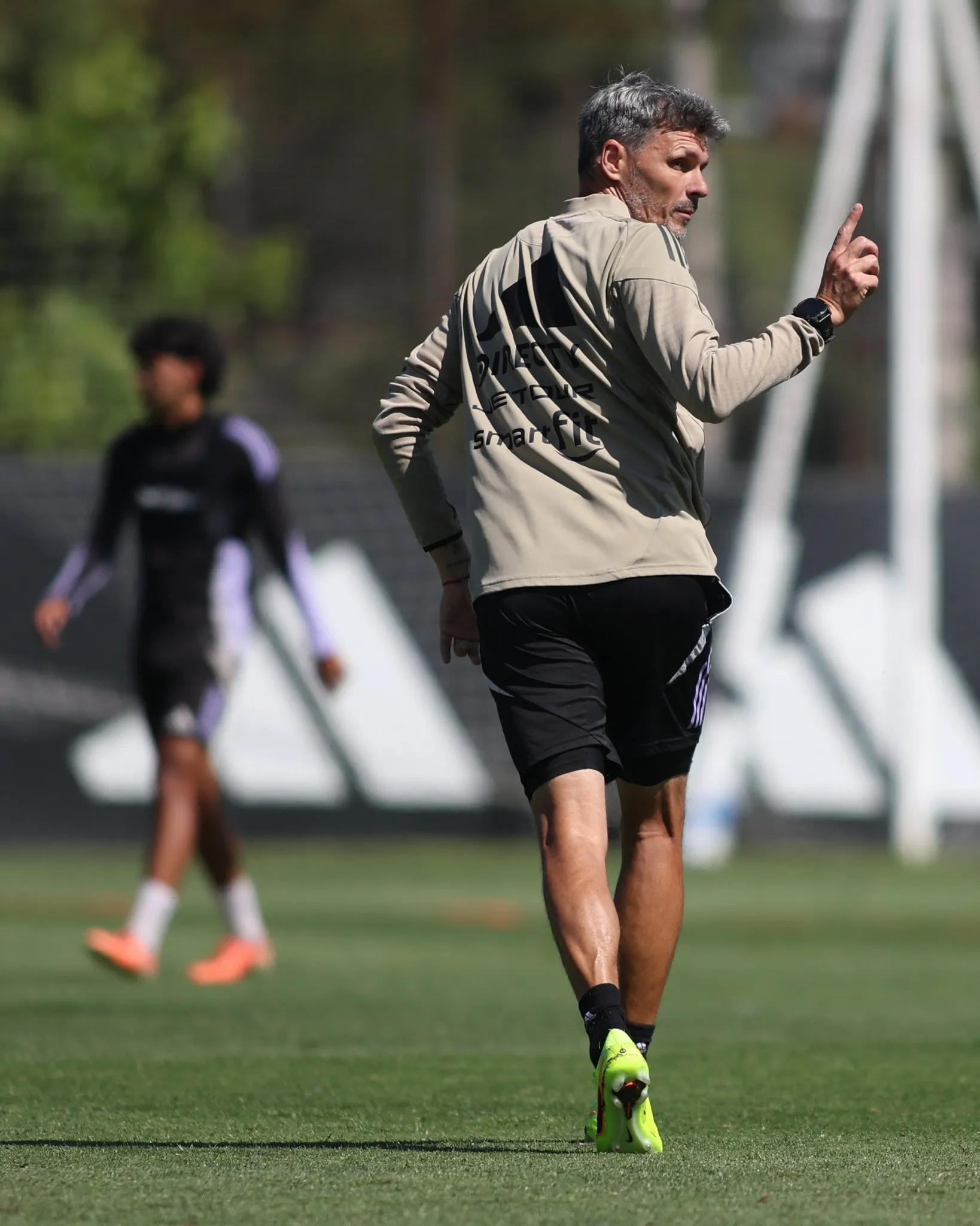 En la dirigencia de Colo Colo ha gustado la mano dura de Fernando Ortiz. (Foto: @ColoColo)