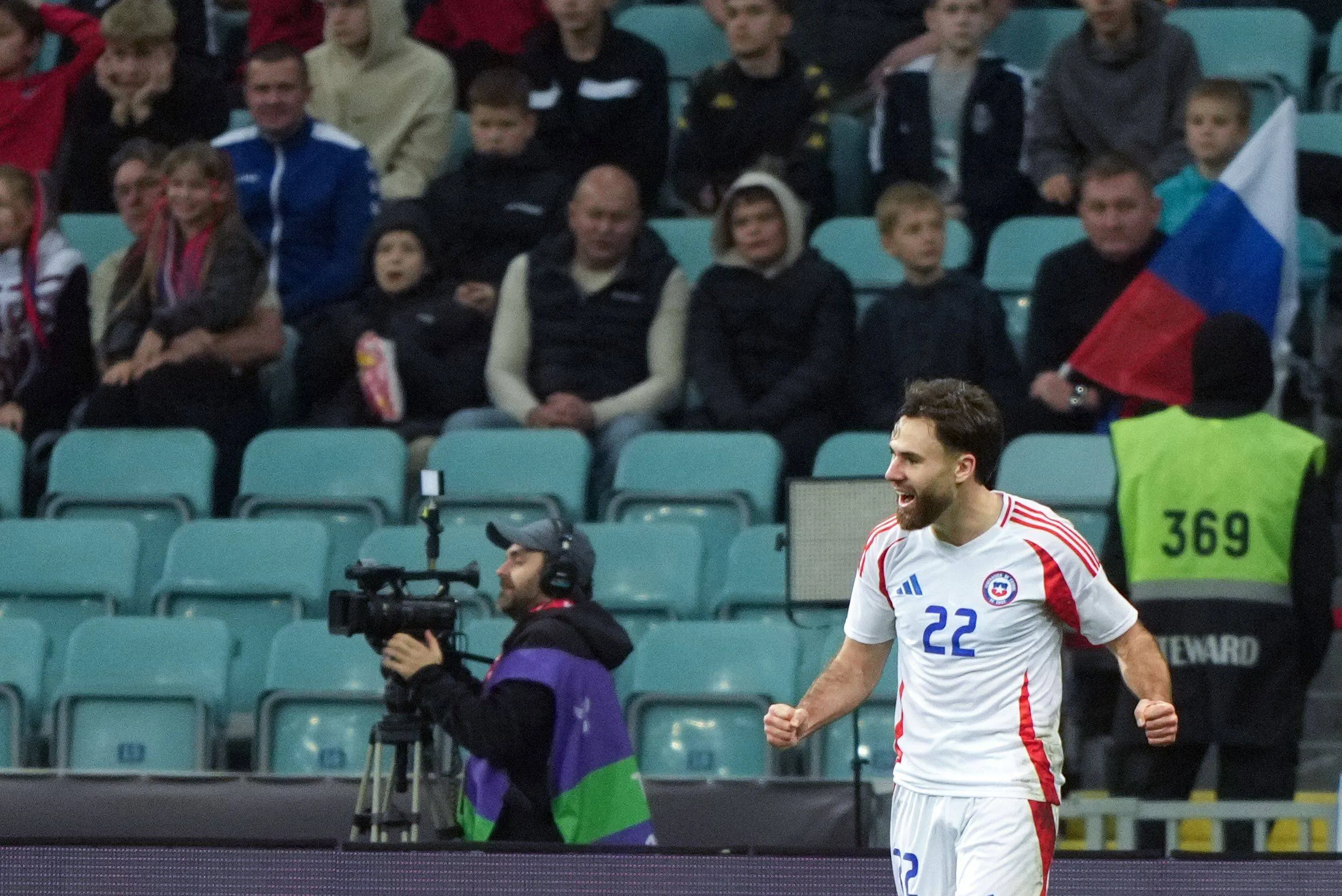 Rodrigo Vera festejó el triunfo de la Selección Chilena sobre Rusia. (Imagen: Photosport)
