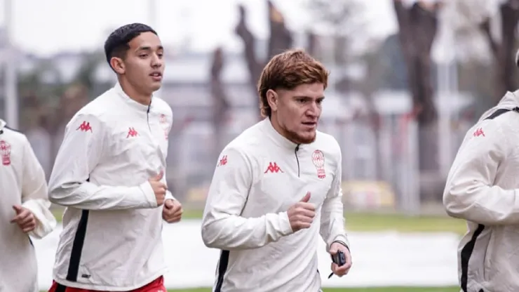 Leonardo Gil no lo pasa bien en Huracán: el 'Colo' tendría al camarín dividido (Foto: Huracán)