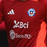 Hinchas de La Roja saltan en una pata por la nueva camiseta: "está bellísima"