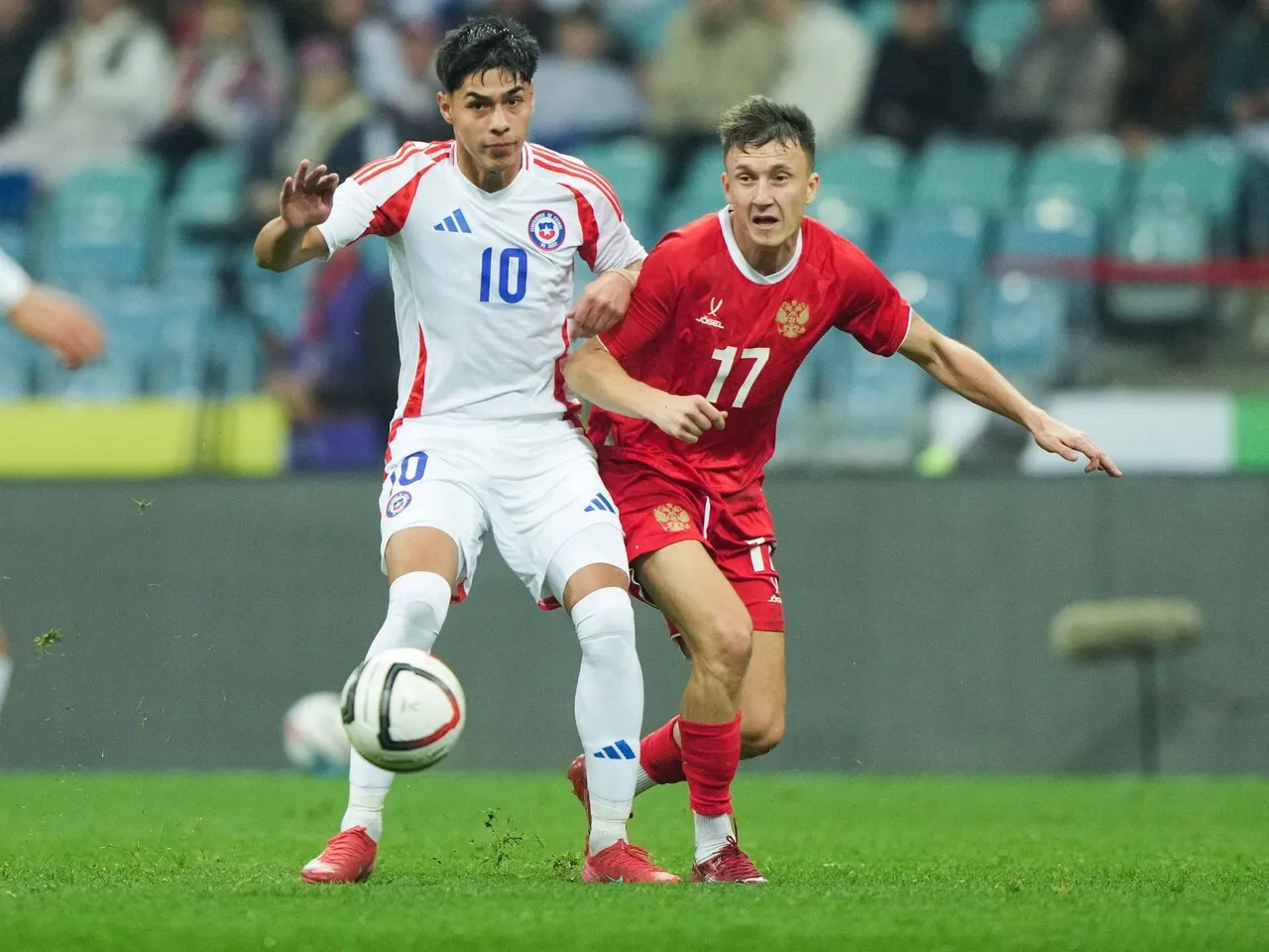 Fouillioux defiende a Osorio | Foto: Photosport