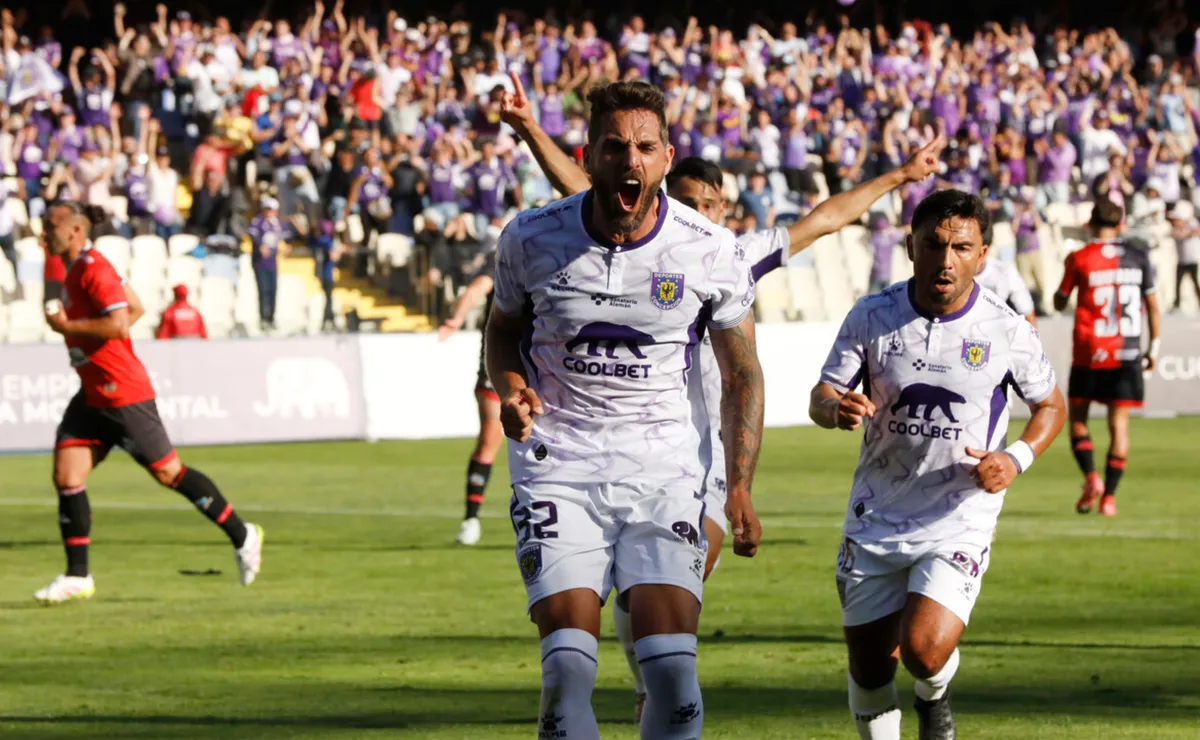 Joaquín Larrivey hace ilusionar a Concepción en la liguilla de ascenso