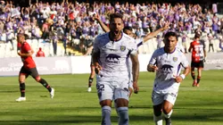 Joaquín Larrivey anotó un doblete en Collao.