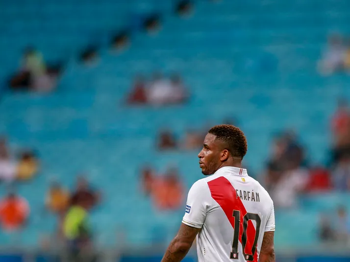 Por culpa de Chile: Leyenda peruana pide retirar la camiseta 10