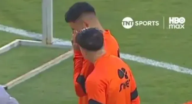 Rodolfo González se retiró visiblemente afectado tras su lesión ante Wanderers | FOTO: Captura TNT Sports