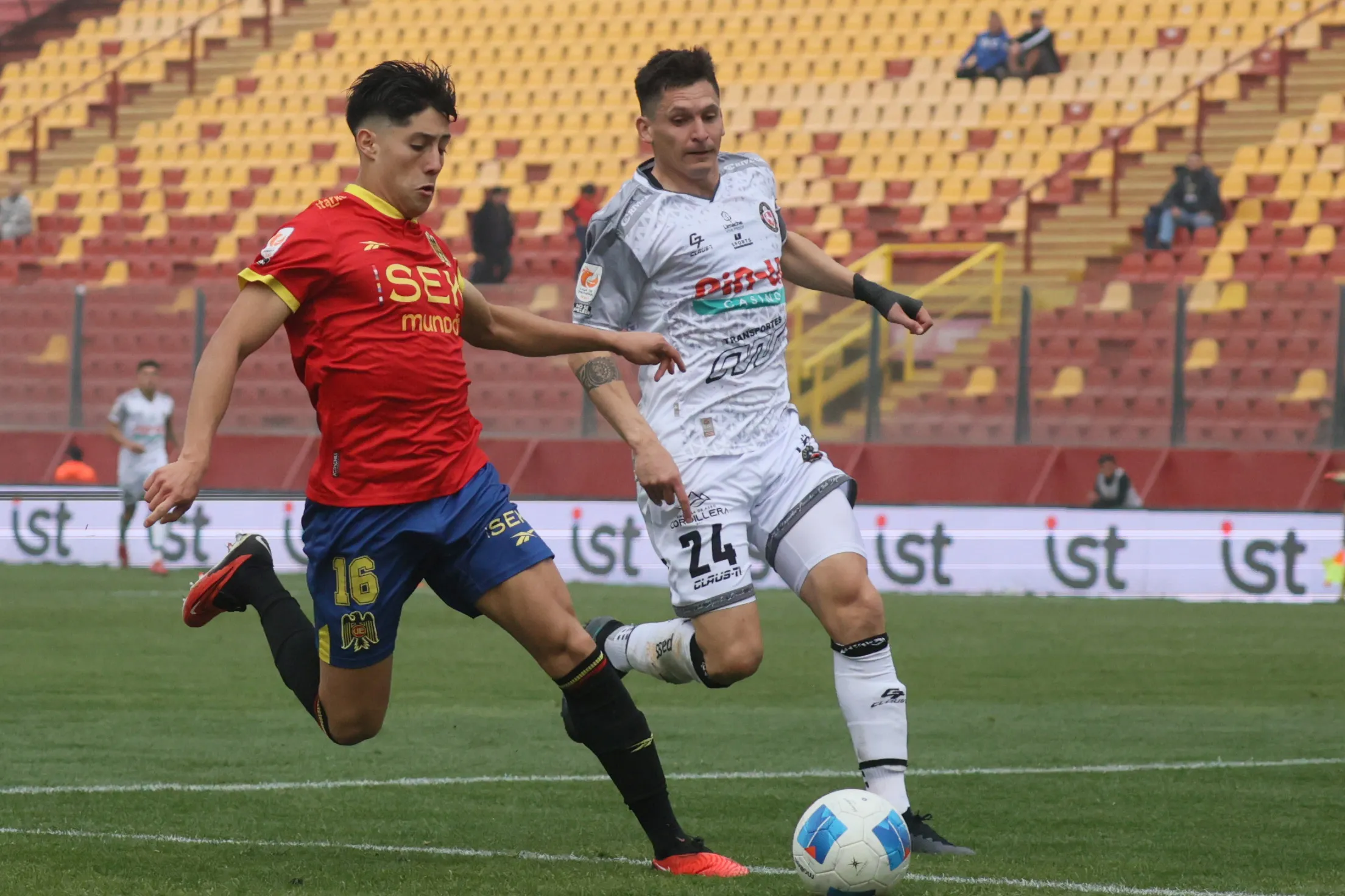 Tanto la Unión como Limache tienen la ilusión de quedarse en la Primera División | FOTO: Dragomir Yankovic/Photosport