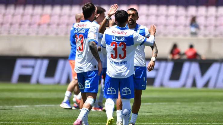 Universidad Católica es favorito ante Palestino.