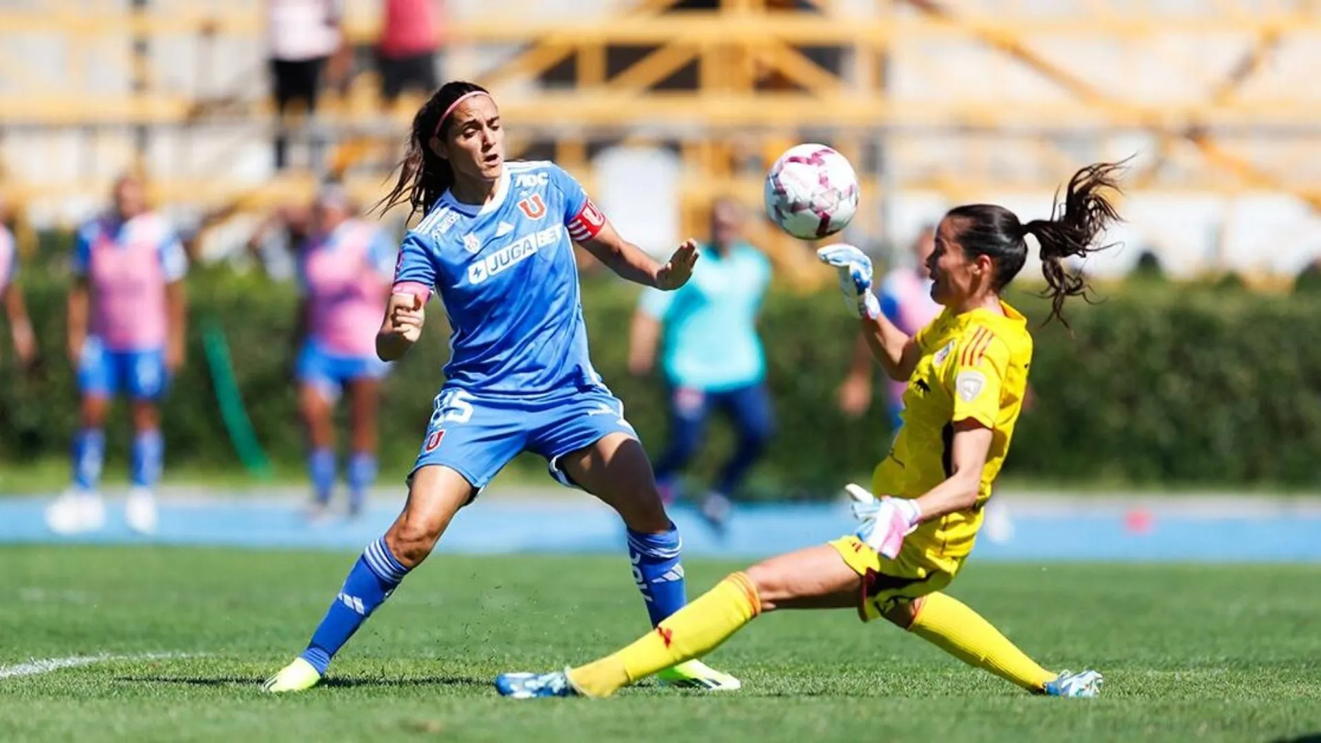 La U y Colo Colo se citarán en la gran final del fútbol femenino.