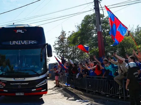 ¡FOTOS! Tensa madrugada en Rancagua: apedrean el bus de la U y lanzan pirotecnia