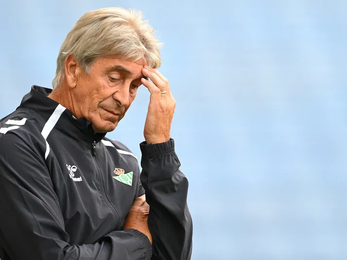Mientras define su futuro: la dura noticia que recibe Pellegrini en el Betis