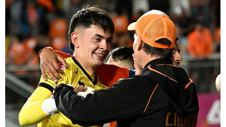 Hugo Araya se robó todas las miradas en el duelo ante Wanderers.