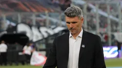 Aseguran que Fernando Ortiz no logra asentarse como debería ser un DT de Colo Colo (Foto: Photosport)