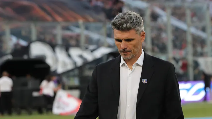 Aseguran que Fernando Ortiz no logra asentarse como debería ser un DT de Colo Colo (Foto: Photosport)