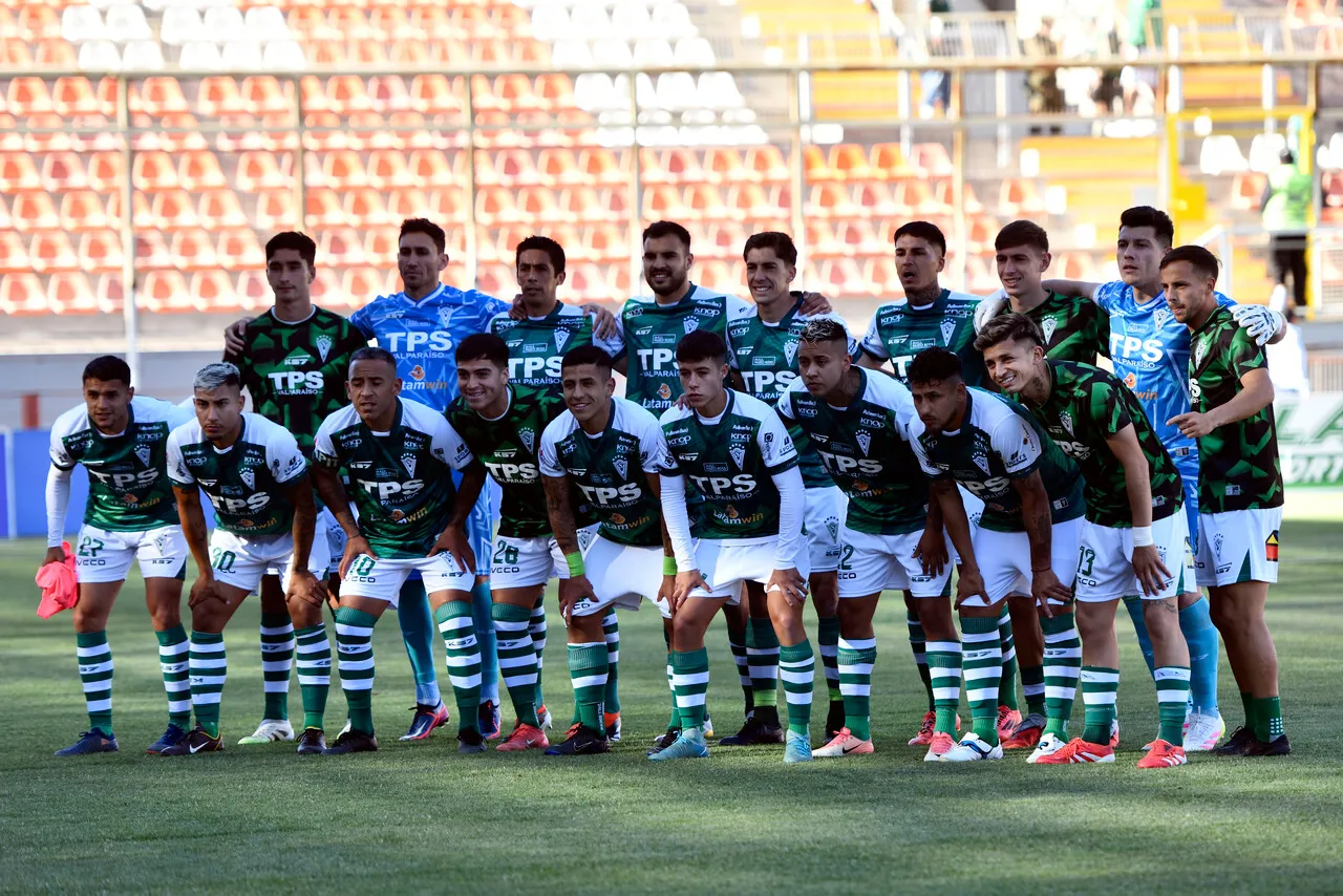 Varios jugadores terminan contrato en Santiago Wanderers (Photosport).